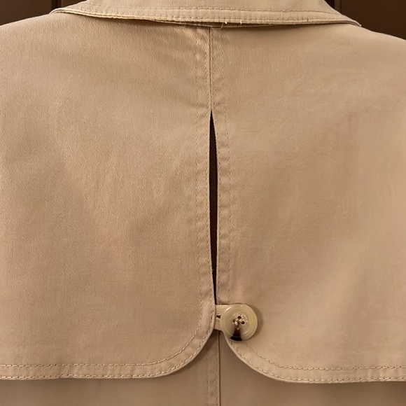 Adorable size medium tan blazer/jacket. This blazer is unique in styling . - Picture 7 of 9